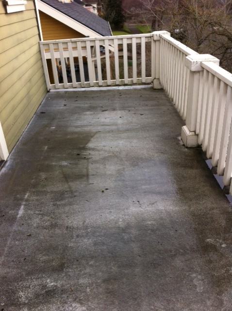 Wood deck with built-up dirt and mildew before low pressure cleaning